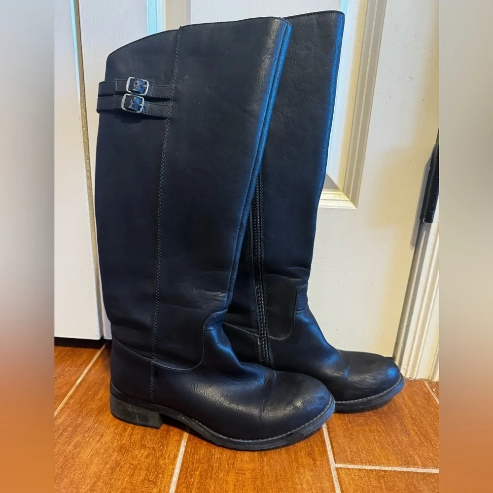 Very Volatile Black Knee High Women’s Boots Faix Leather Side Zipper Sz 7.5